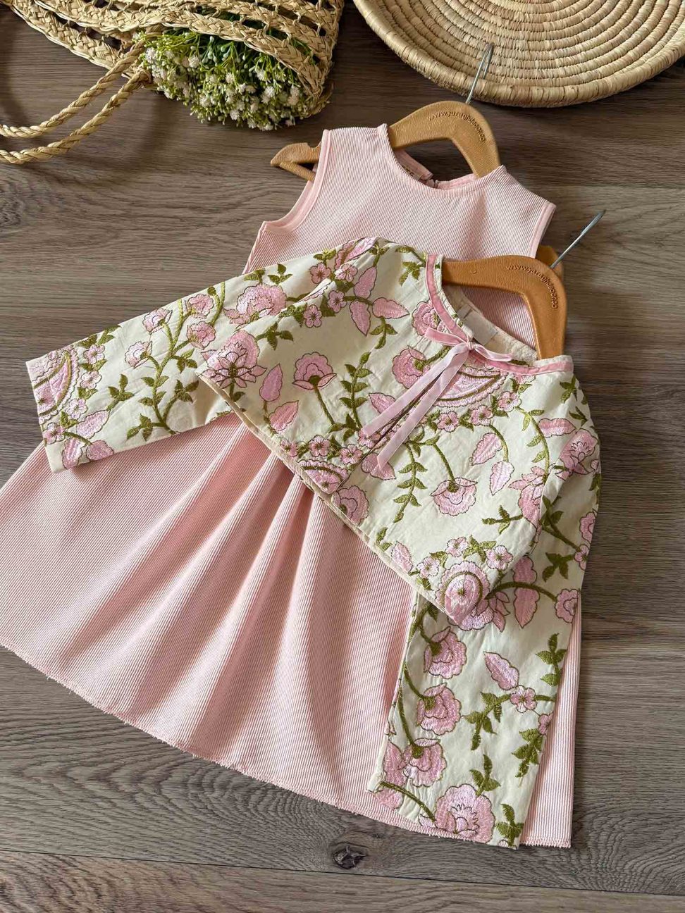 کت و سارافون سروناز