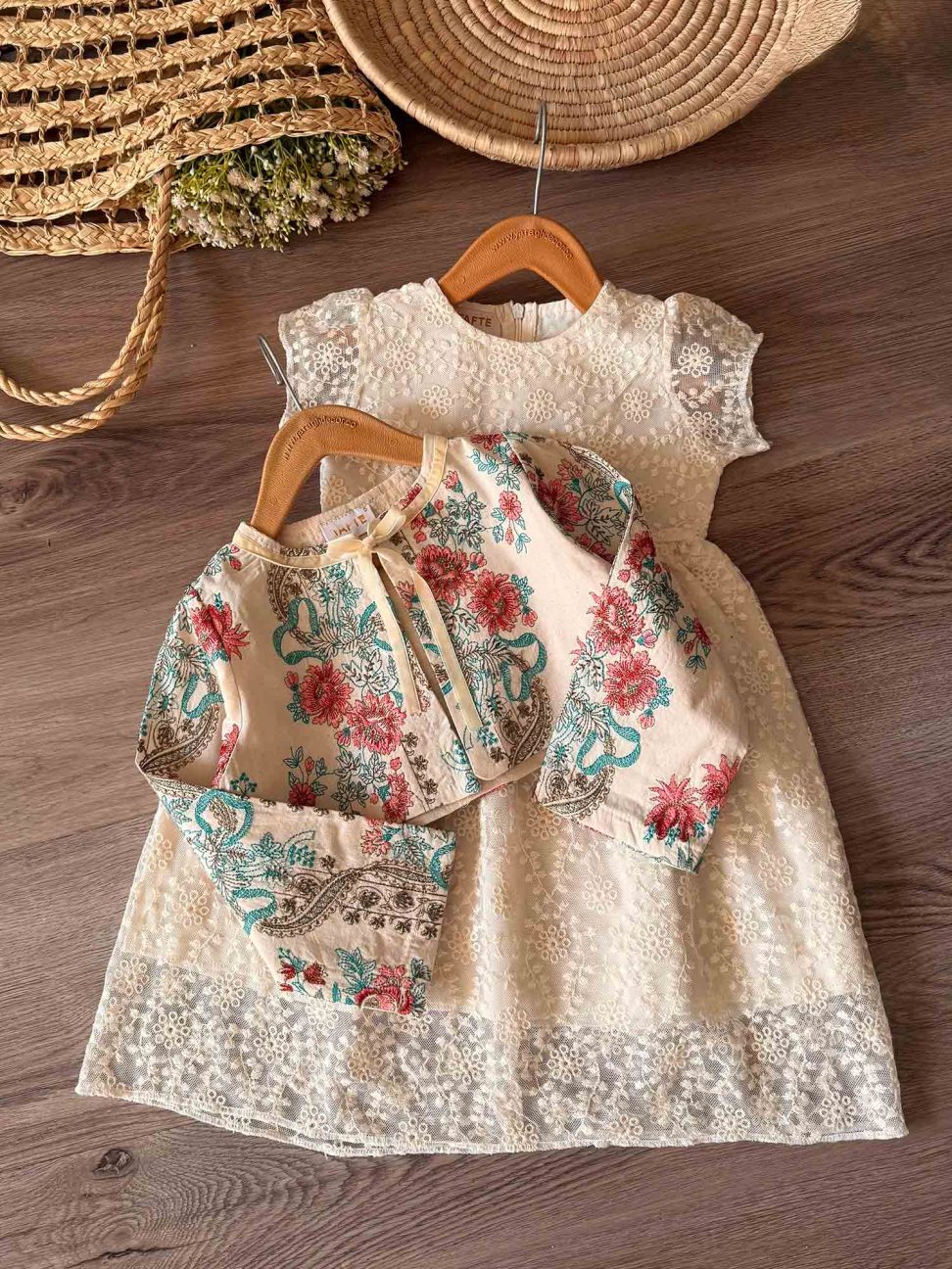 کت و سارافون روژان